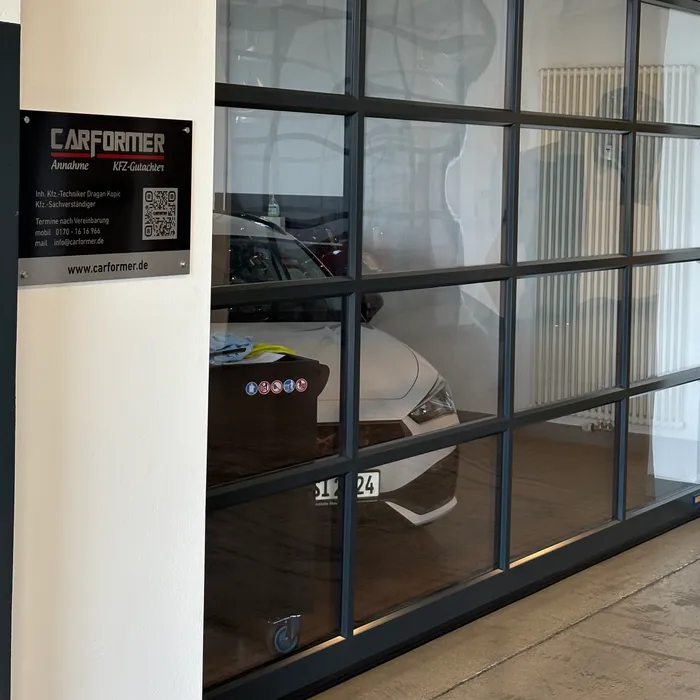 Carformer KFZ-Gutachter – Fahrzeugannahme in Bielefeld